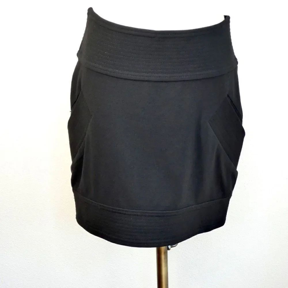 Diane Von Furstenberg- Mini Skirt - Black - Size 6-Pockets- Stitching and Bandin
